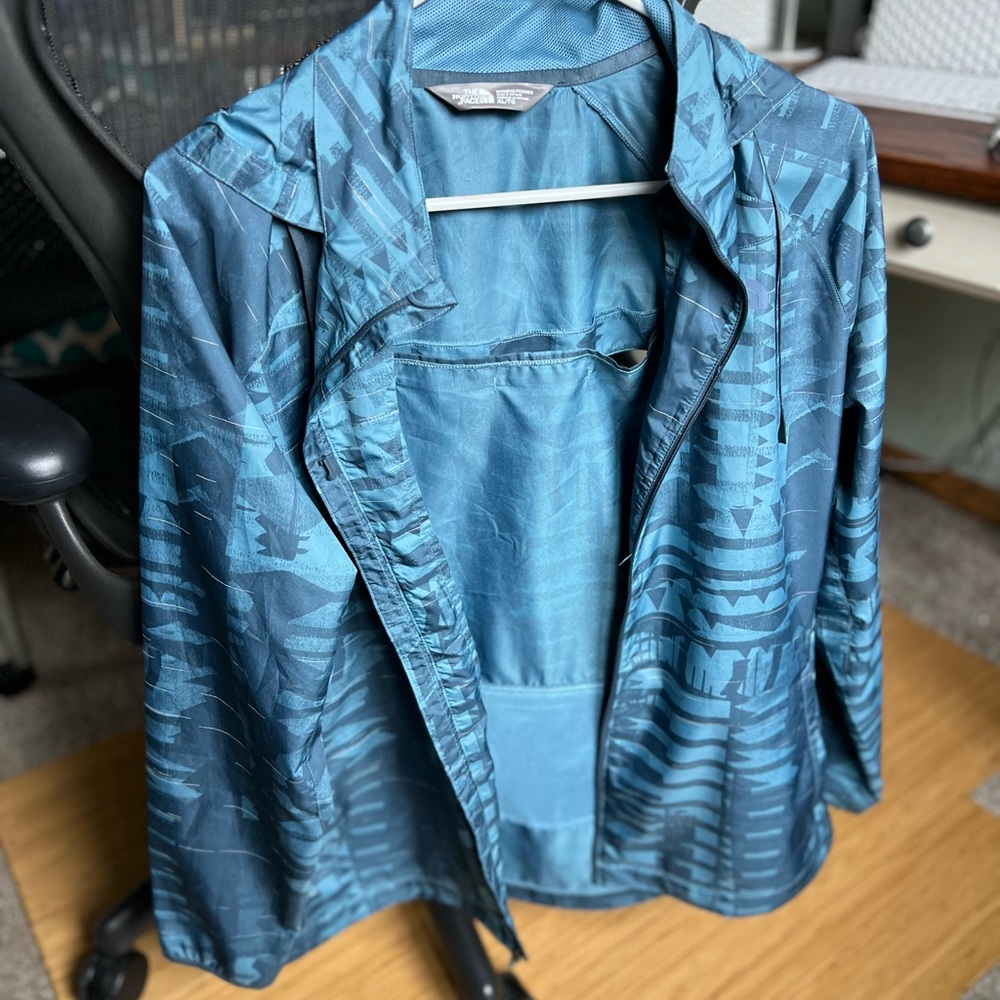 The North Face Rain Jacket - cute, comfortable and lightweight